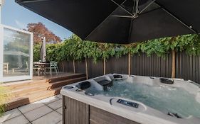 Somerfield Statement - Bold 3Br House On Barrington